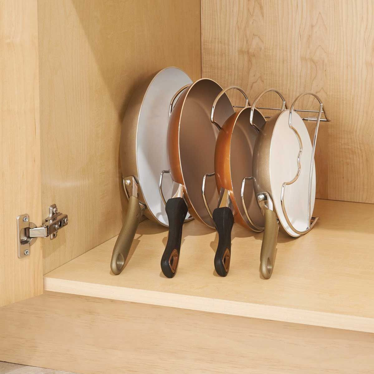 5 façons de ranger ses couvercles de casserole  Rangement poêles,  Rangement interieur cuisine, Rangement placard cuisine