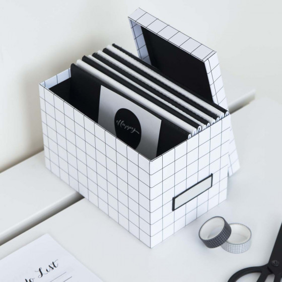 Boîte à CD quadrillée avec étiquette