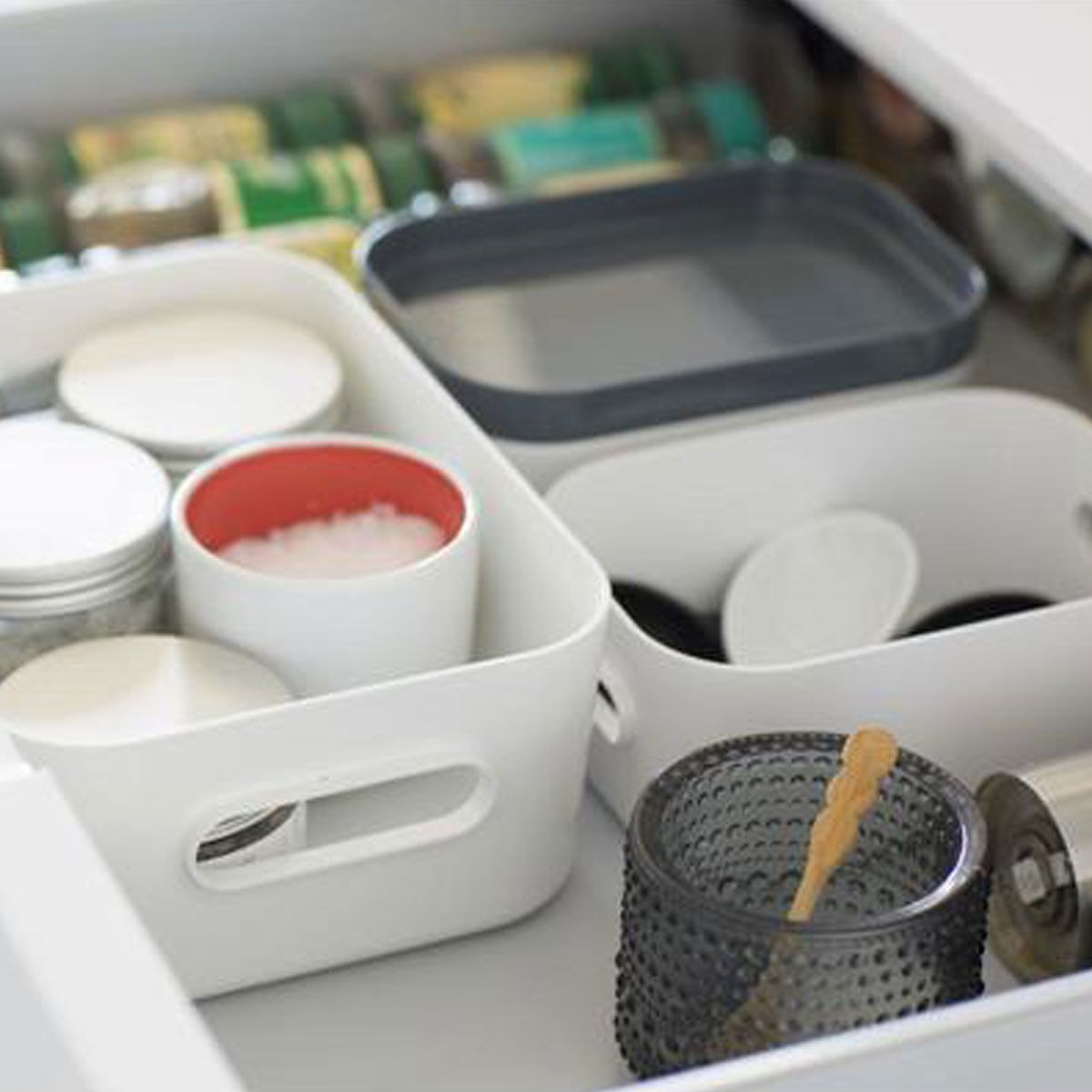 Boîte de rangement en plastique blanc pour salle de bain ou cuisine - Avec  couvercle - ON RANGE TOUT