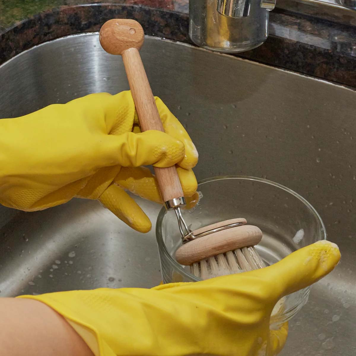 Brosse à vaisselle debout - En bois - ON RANGE TOUT