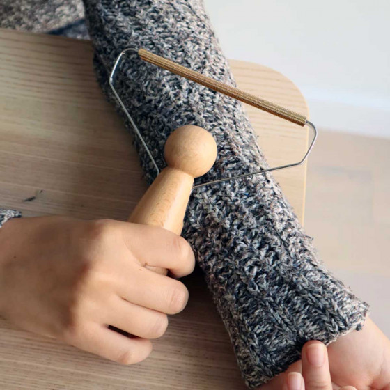 Rasoir anti bouloches pour vêtements