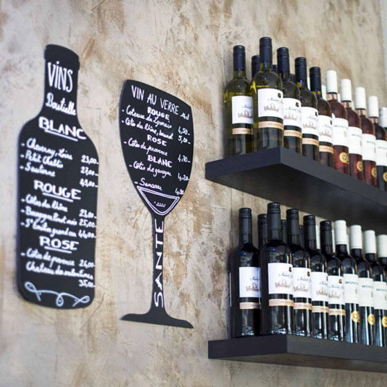 Ardoise murale en forme de bouteille