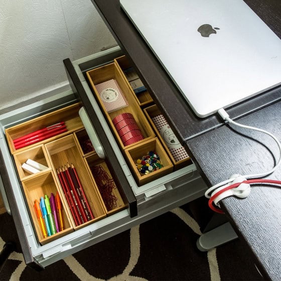 Organisateur de tiroirs, rectangulaire et superposable, en bambou. L