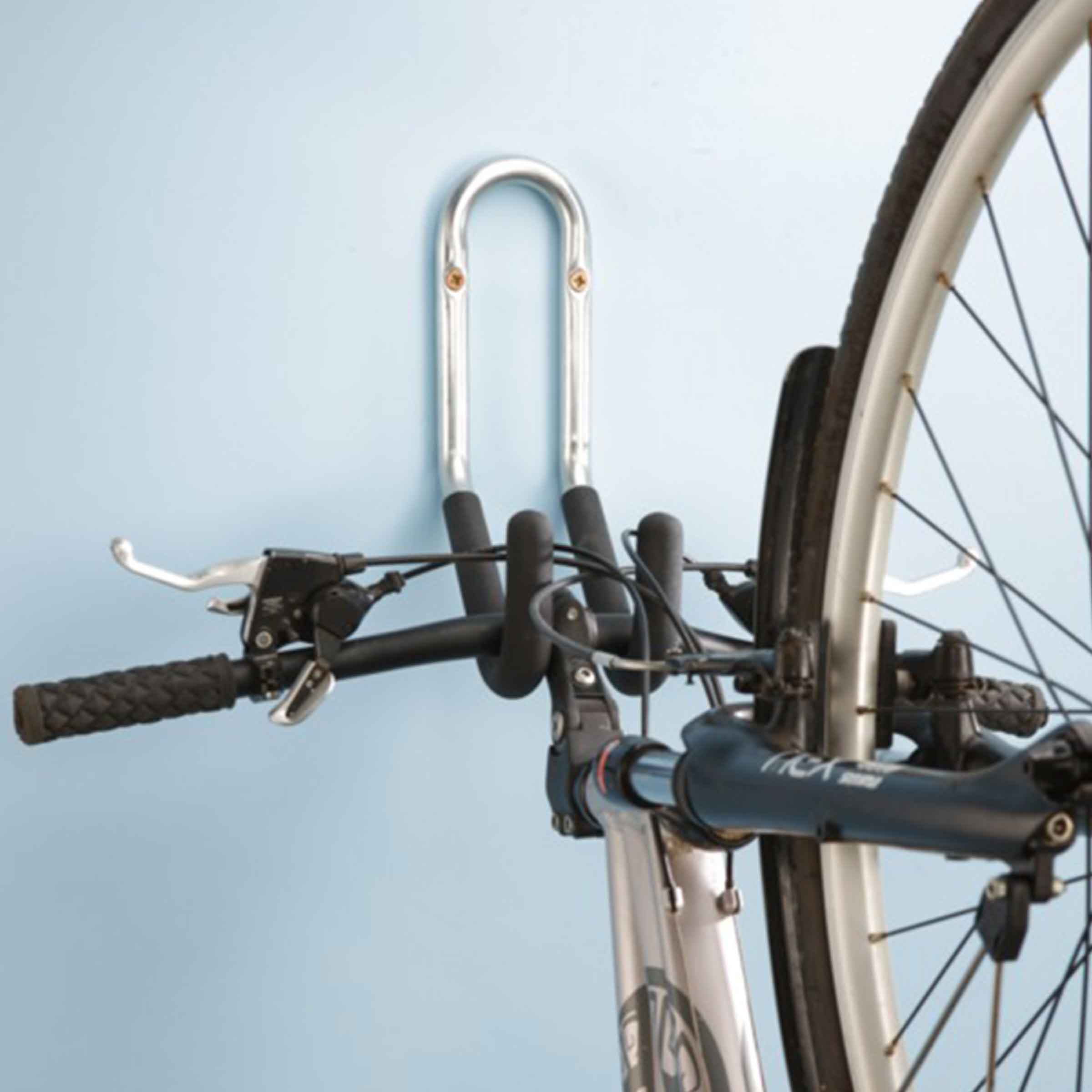 Crochet en tube zingué avec mousse de protection pour suspendre les vélos 