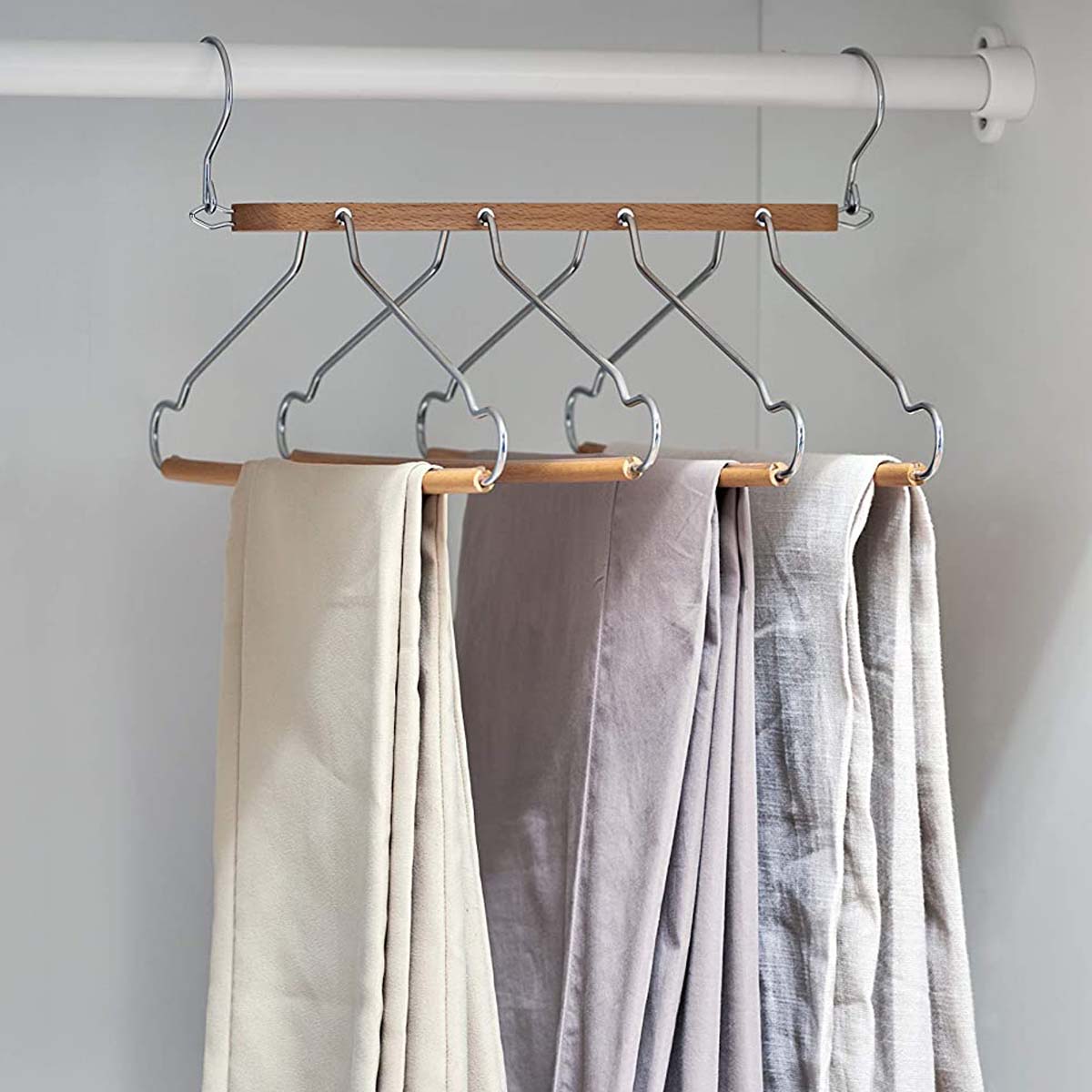 Cintres 'gain de place' (x10) pour pantalons, pulls et chemises, Organisation des textiles