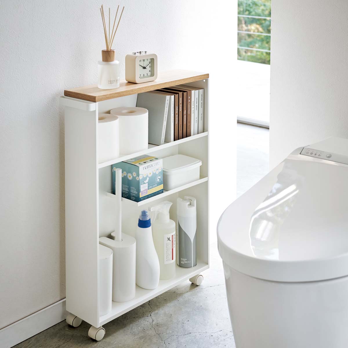 WC optimisé :-) Intelligent le meuble recyclé dans les toilette!
