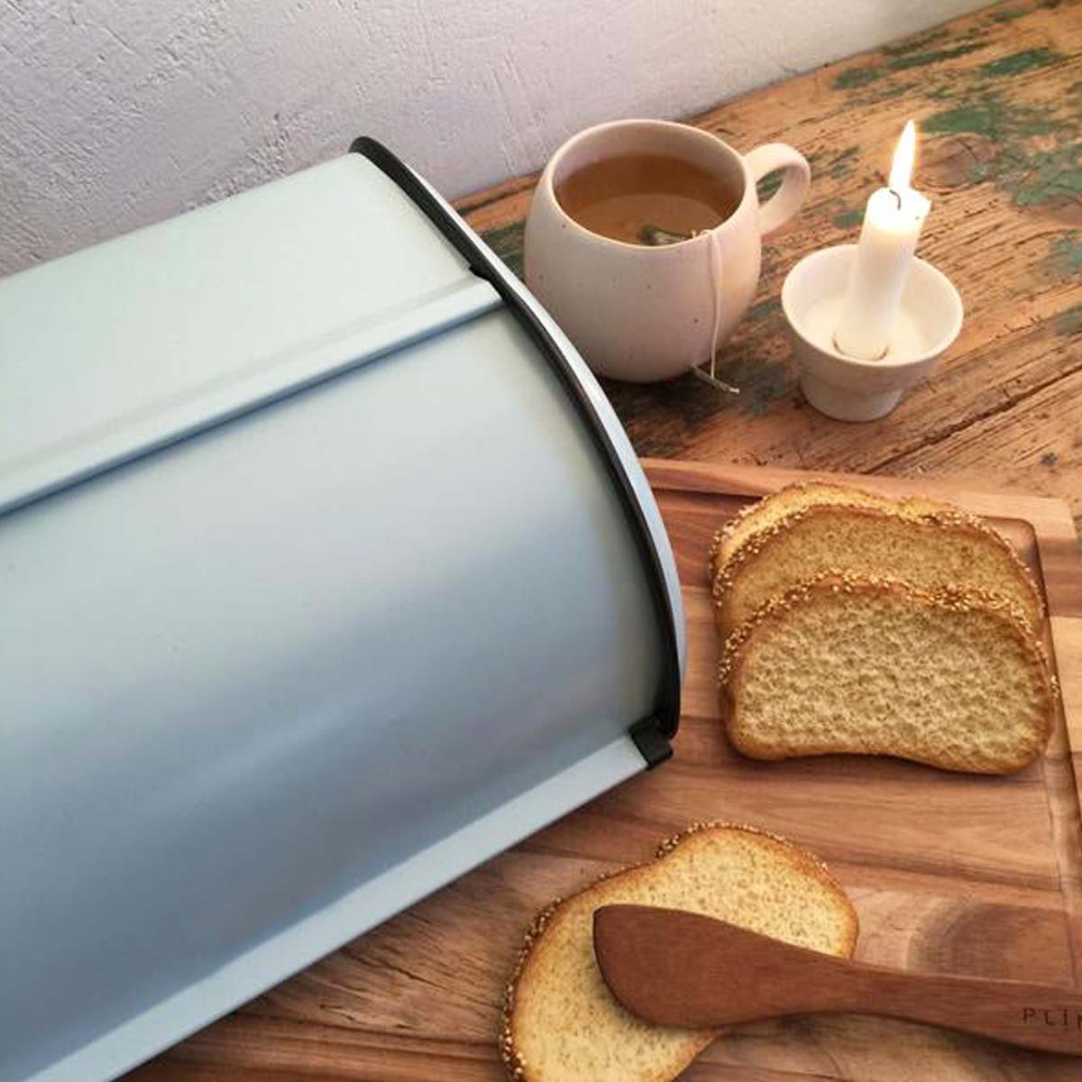 Boîte à pain vintage bleue