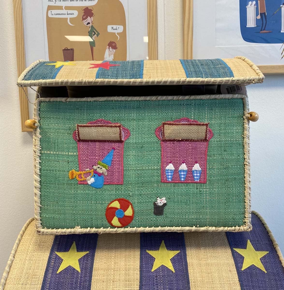Petit coffre cirque en raphia pour enfant