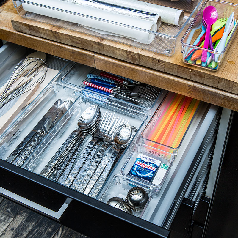 Trouvez l'astuce rangement cuisine qui va mettre de l'ordre dans chaque  tiroir et chaque placard